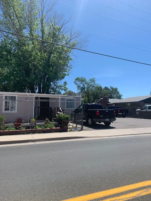 Mile High Mobile Home Park Picture 3