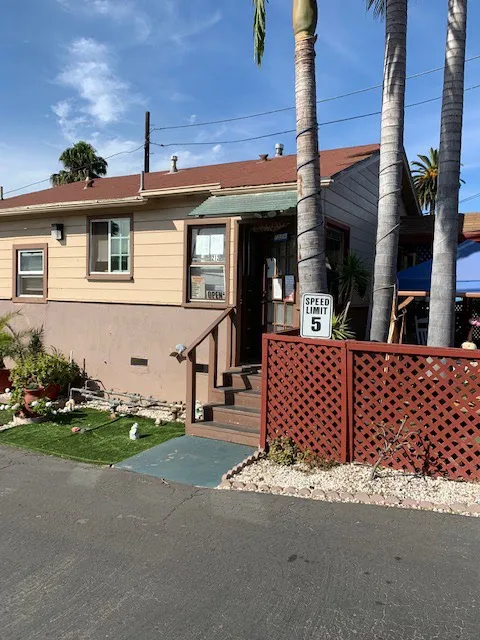 Tropical Gardens Mobile Home Park Picture 10