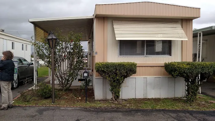 Town & Country Mobile Home Est Picture 1