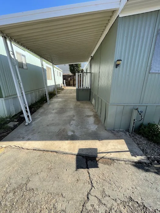 Town & Country Mobile Home Est Picture 8