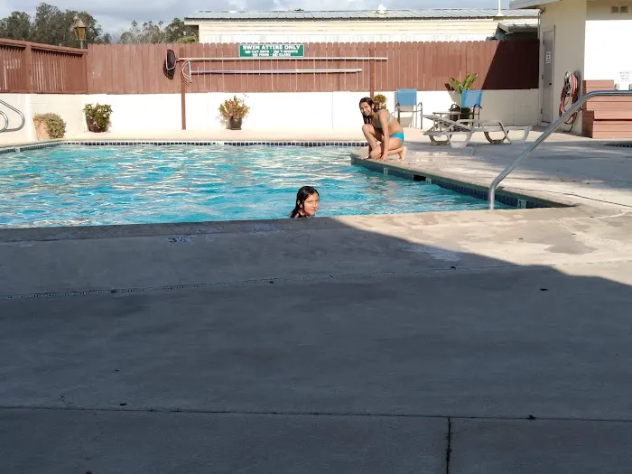 Town & Country Mobile Home Est Picture 5