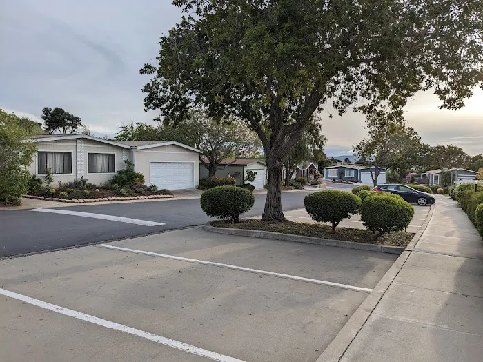 Knollwood Village Picture 2