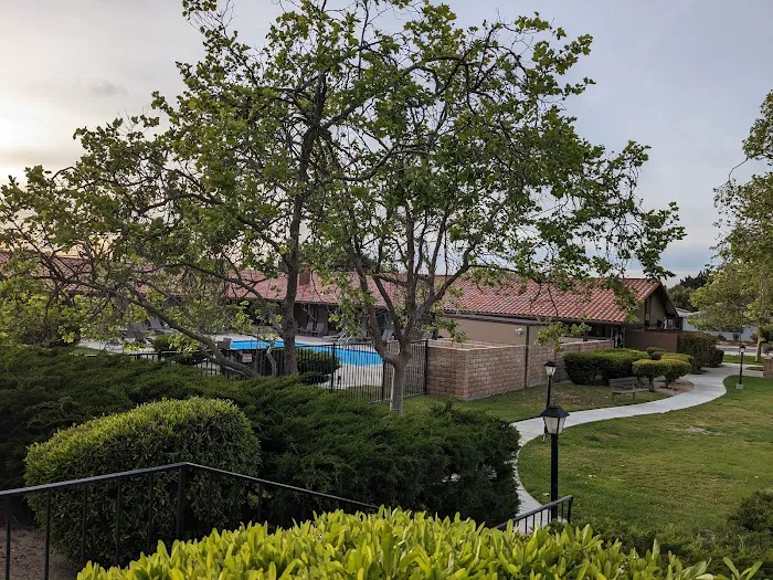 Knollwood Village Picture 3