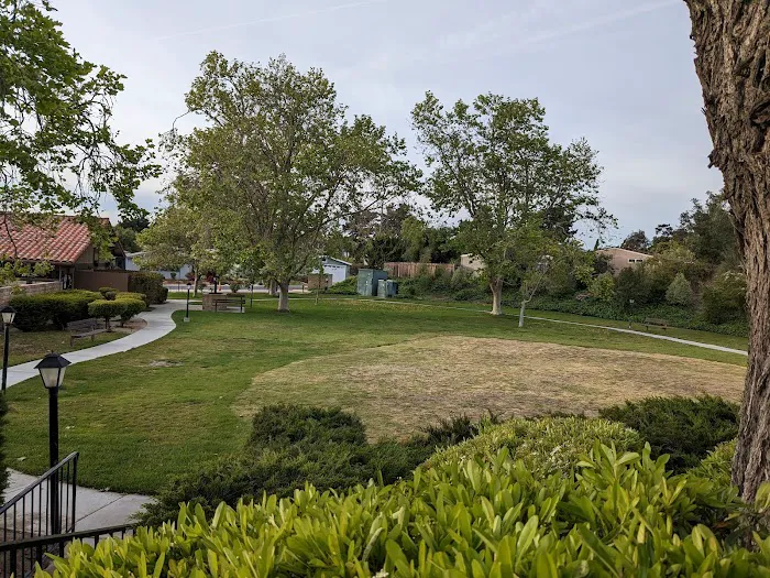 Knollwood Village Picture 4
