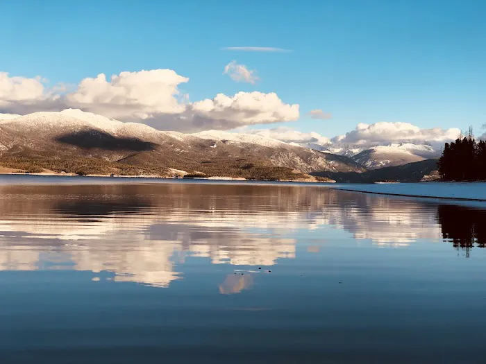 Lakeshore Mobile Home and RV Park Picture 4