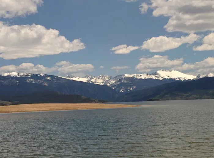 Lakeshore Mobile Home and RV Park Picture 5