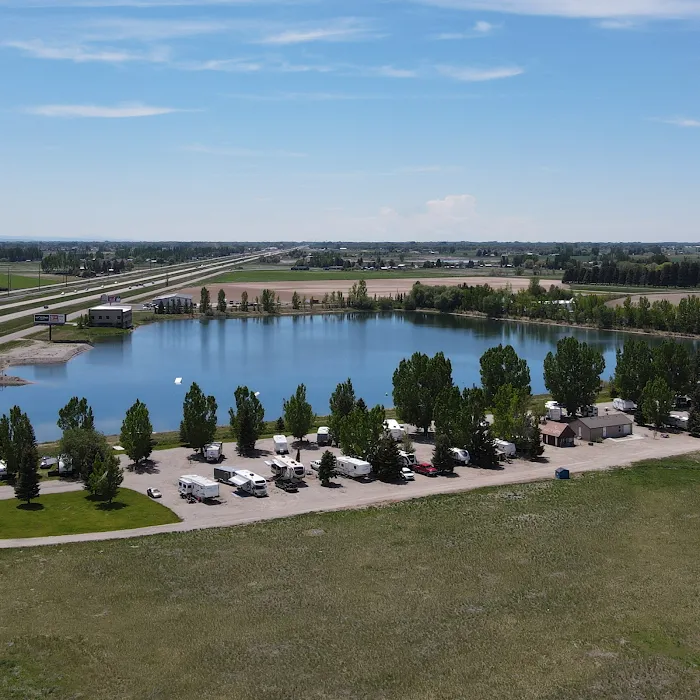 Wakeside Lake RV Park Picture 10