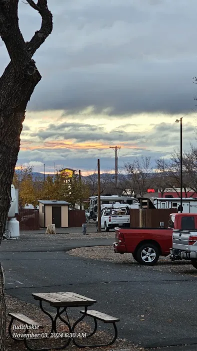 Camp-N-Town Picture 4