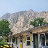 Meadowcliff Lodge Coleville KOA ico