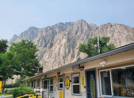 Meadowcliff Lodge Coleville KOA