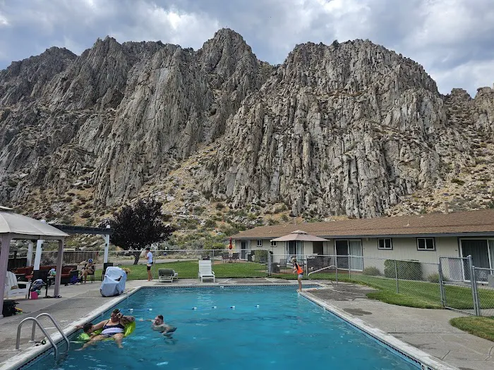 Meadowcliff Lodge Coleville KOA Picture 5