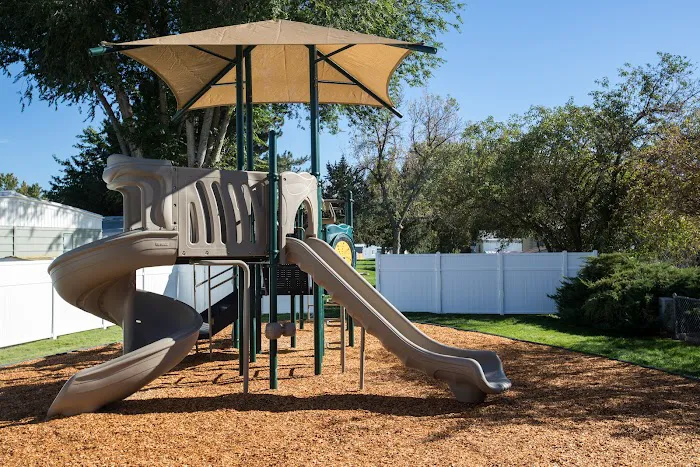 Lucky Lane Mobile Home Park Picture 3