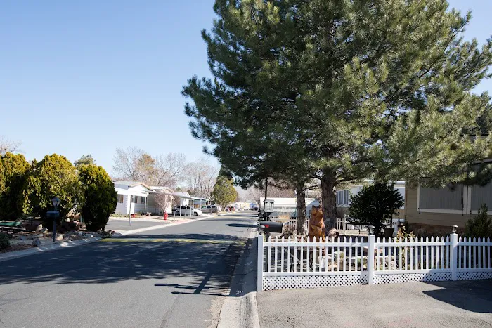 Lucky Lane Mobile Home Park Picture 8