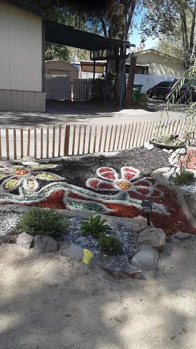 Shade Tree Village Mobile Home Park Picture 9