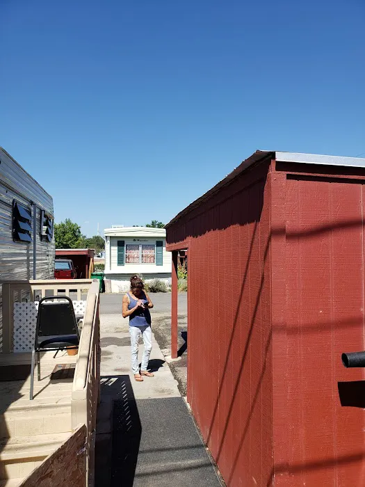 Cozy Trailer Park LLC Picture 3