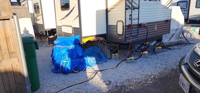 Reno Mobile Home & RV Park Picture 2