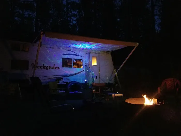 Feather River RV and Mobile Home Park Picture 9