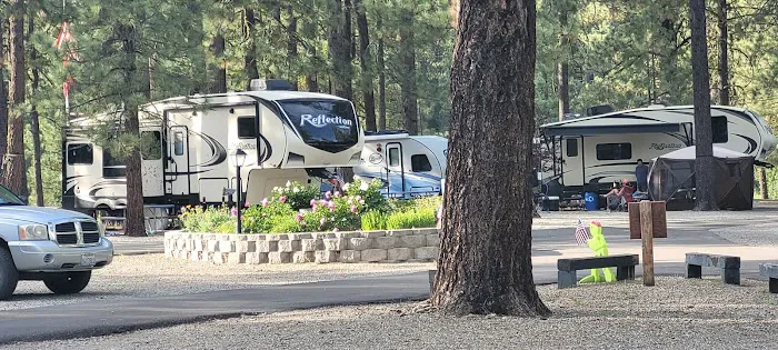 Clio's Rivers Edge RV Park Picture 1