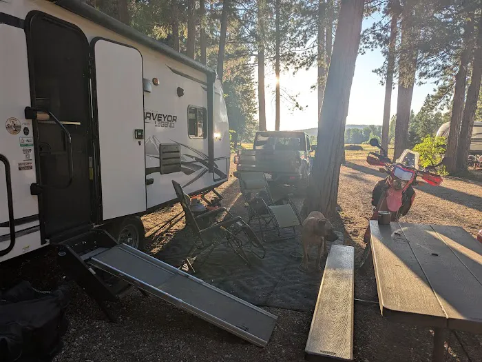 Golden Coach RV Park Picture 7