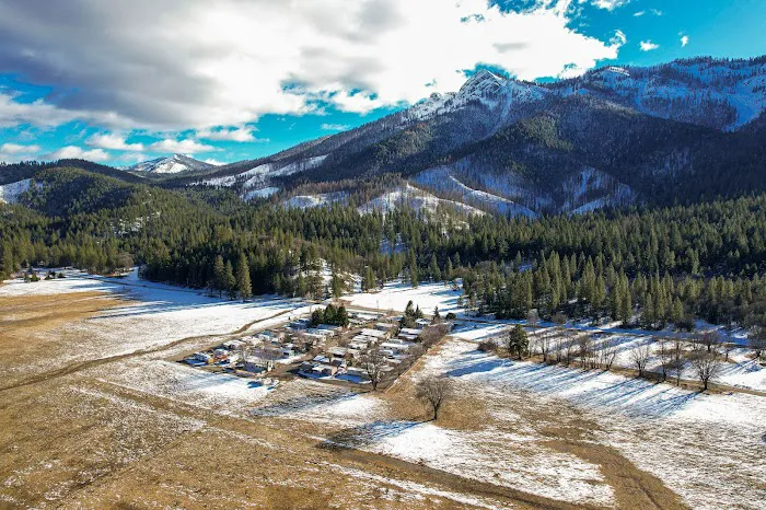 Arlington Heights Mobile Home & RV Park Picture 9