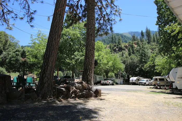 Caribou Crossroads RV Park Café Picture 5