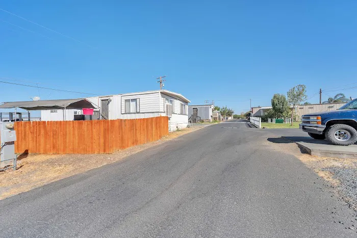 Porterville Mobile Village Picture 10