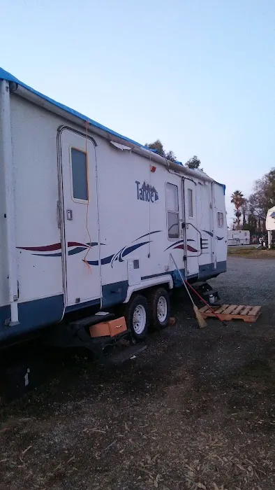 Friends RV Park Picture 4