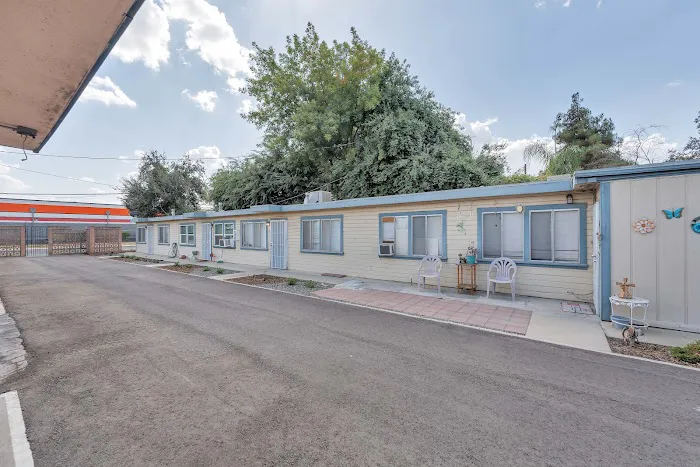 Tulare Mobile Home Park Picture 3