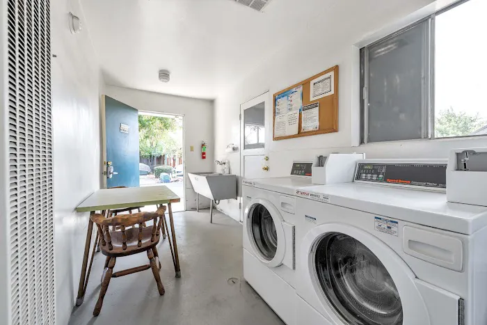 Tulare Mobile Home Park Picture 6