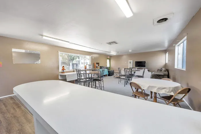 Tulare Mobile Home Park Picture 9