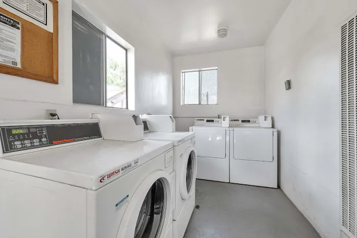 Tulare Mobile Home Park Picture 5