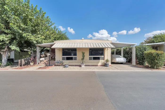 Tulare Mobile Home Park Picture 7