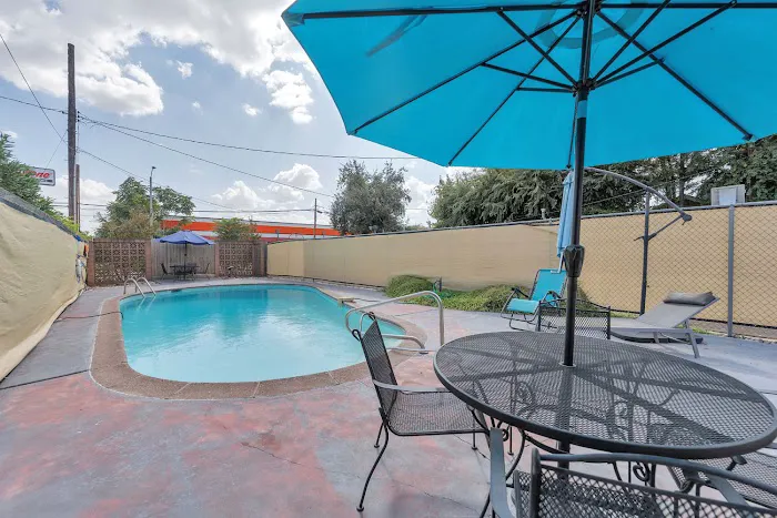 Tulare Mobile Home Park Picture 8