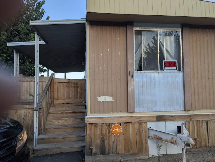 Harbor Light Mobile Home Park Picture 2