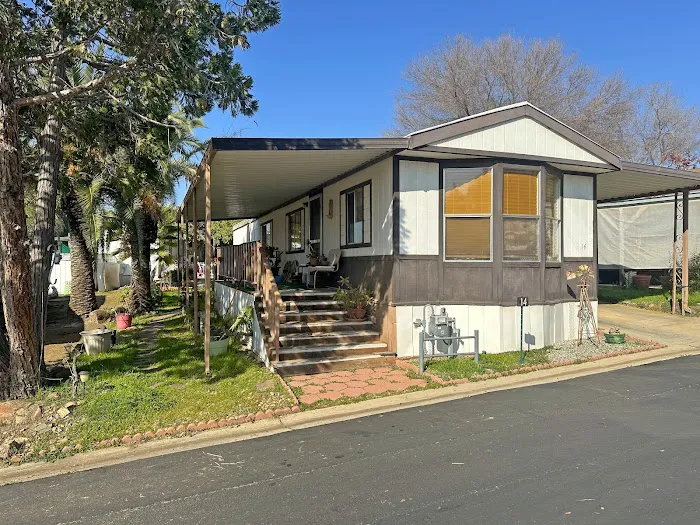 Castle Rock Mobile Ranch Picture 2