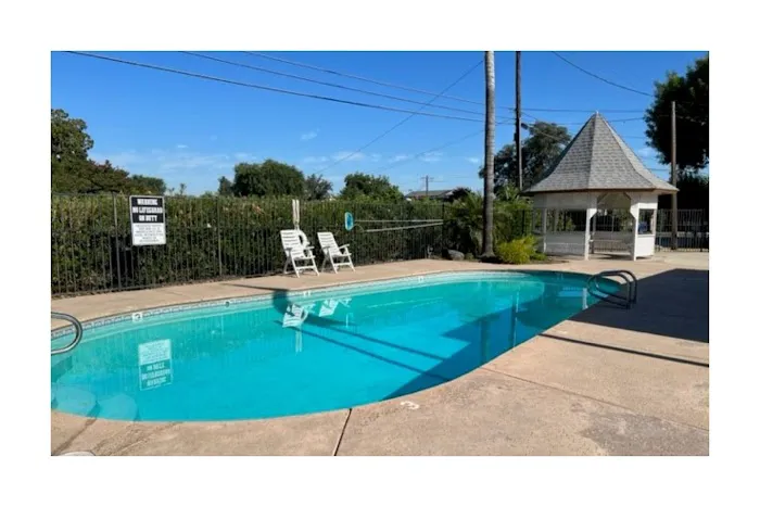 Country Manor Picture 9