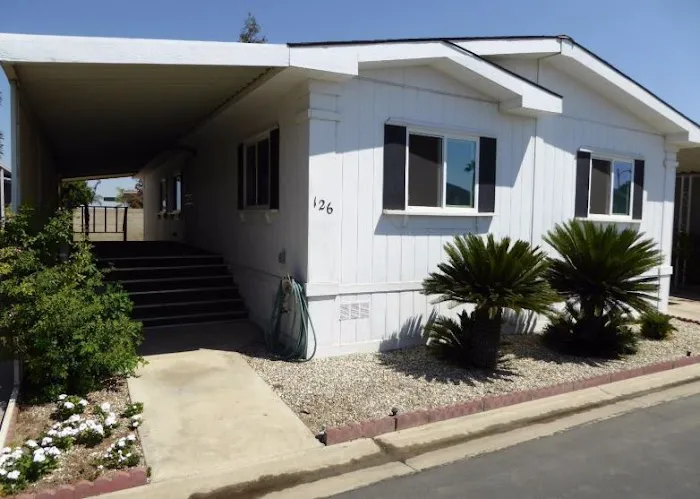 Oaks Estate Mobile Home Park Picture 7