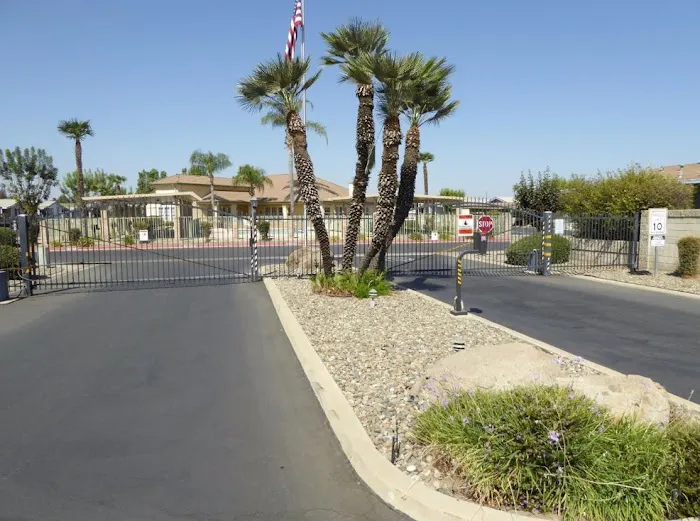 Oaks Estate Mobile Home Park Picture 9