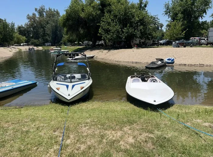 Lindy's Landing RV Resort And Campground Picture 9