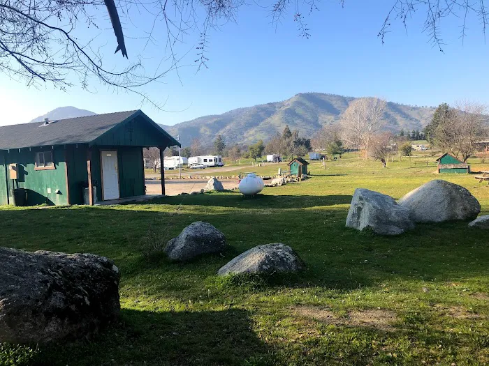 Kings Canyon Mobile Home Park Picture 3