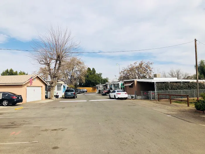 Modern Mobile Home Park Picture 6