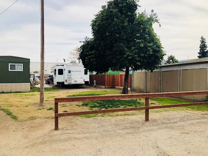 Modern Mobile Home Park Picture 4