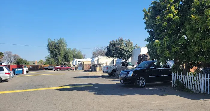 Modern Mobile Home Park Picture 3