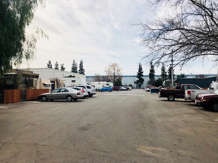 Modern Mobile Home Park Picture 9