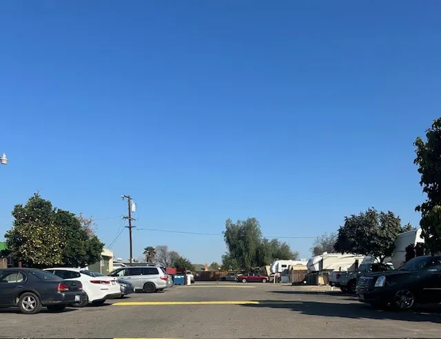 Modern Mobile Home Park Picture 8