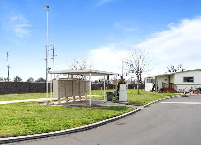 Hanford MH & RV Park Picture 3