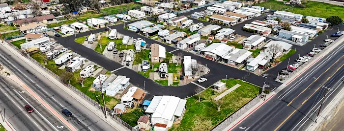 Hanford MH & RV Park Picture 4