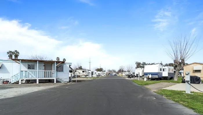Hanford MH & RV Park Picture 2