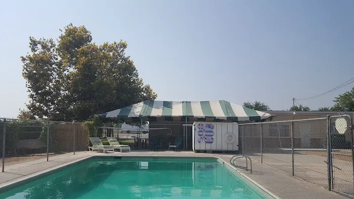 New Horizons Mobile RV Park Picture 3