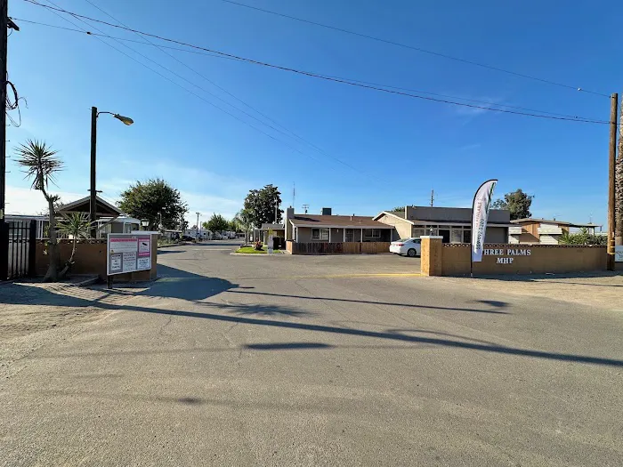 Three Palms Mobile Home & RV Park Picture 10